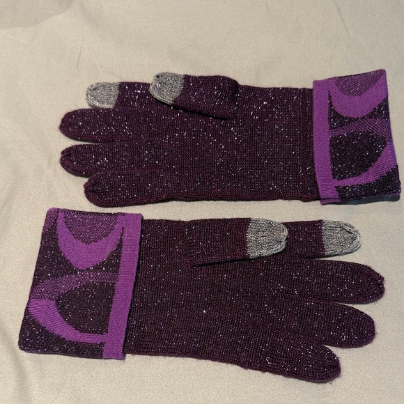 Coach Purple Gloves & Hat Set - Picture 5 of 6